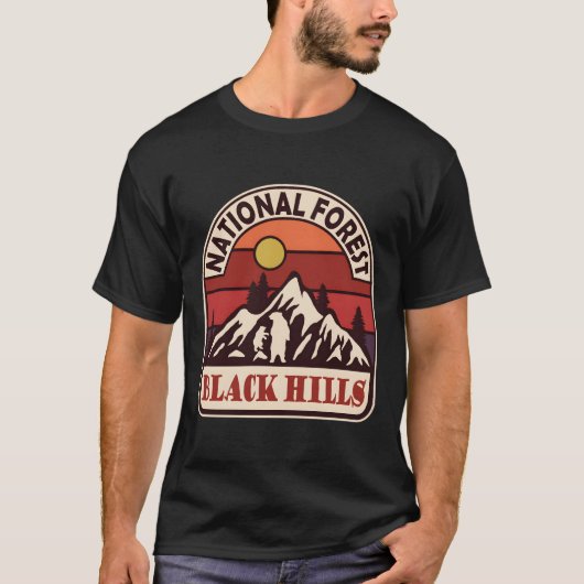 ブラックヒルズ国有林 � ワイルドの秘密 Tシャツ (正面)