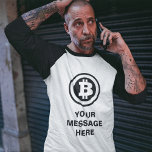 ブラックビットコインのロゴシンボルカスタムメッセージ Tシャツ<br><div class="desc">Bitcoinのロゴが黒でカスタムあるグラフィックT型に、黒のレタリングに合わせて下のテキストを使用して、独自のスローガンまたはメッセージを追加する。</div>