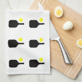 ブラックピックボールパドル&イエローボールタオル。 キッチンタオル (四つ折り)