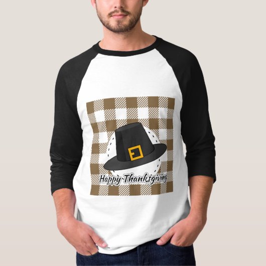 ブラックピルグリムハットオンブラウンプレイド – Thanksgiving Tシャツ (正面)