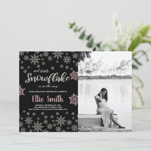 ブラックピンクシルバー冬の赤ちゃんシャワー写真 招待状 (スタンド正面)