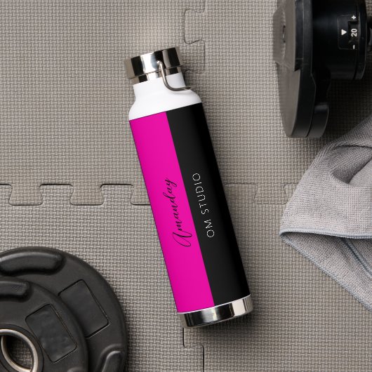 ブラックピンクジオメトリミニマル名前をカスタムするフィットネス ウォーターボトル (ジム)