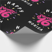 ブラックピンクスウィート16パーソナライズされた誕生日 ラッピングペーパー (角)