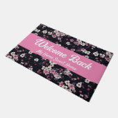 ブラックピンク桜花、パターンデザイン、ようこそ ドアマット (アングル)