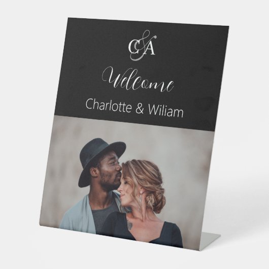 ブラックフォトモノグラム結婚のウェルカムサイン 台座サイン (正面)