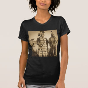 ブラックフットのインディアンの酋長および戦士のヴィンテージ Tシャツ