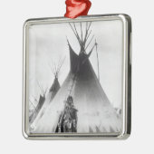 ブラックフットの勇敢、カルガリーの近くで、アルバータ1889年 メタルオーナメント (左)