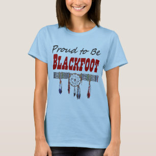 ブラックフットの女性であること誇りを持ったTシャツに合いました Tシャツ