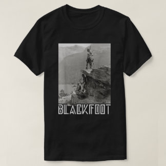 ブラックフット先住民アメリカンインディアンズアットグレイシャーネイシオ Tシャツ