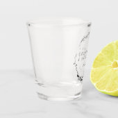 ブラックフローラパーソナライズされたリース結婚の日付 ショットグラス (左)