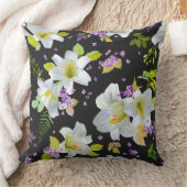 ブラックフローラルパターン上の白ユリ クッション (ブランケット)