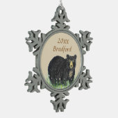 ブラックブラウンベア、パーソナライズされた名前日付 スノーフレークピューターオーナメント (左)