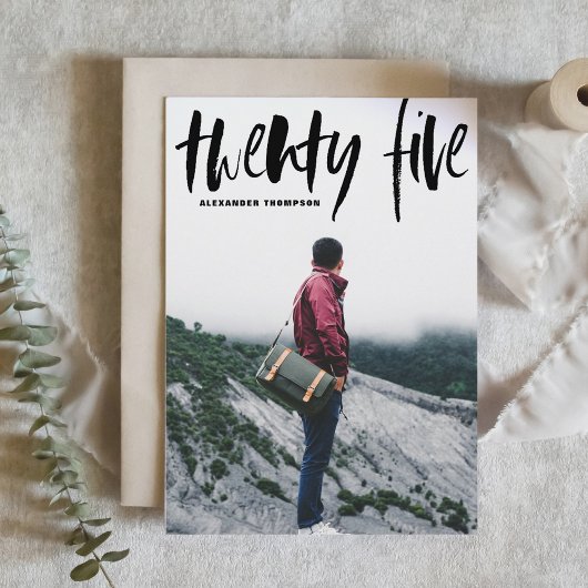 ブラックブラシタイポグラフィ卒業招待状 招待状