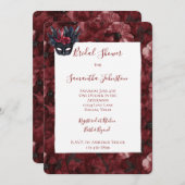 ブラックブルゴーニュレッドフェザーズマスクブライダルシャワー 招待状 (正面/裏面)