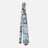 ブラックブルーモチャピンクのグラデーション同心円 ネクタイ (裏面)