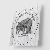 ブラックベアファミリーネームグレーウッドキャビンハウス  スクエア壁時計 (傾斜)