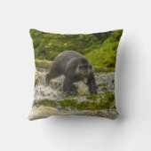 ブラックベア魚釣り |クアクリークブリティッシュコロンビア クッション (裏面)