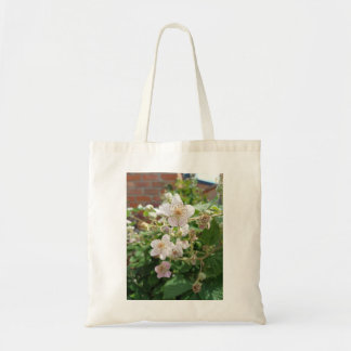 ブラックベリーの花がプリントされたトートバッグ トートバッグ