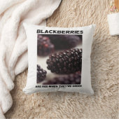 ブラックベリーは緑の時は赤 クッション (ブランケット)