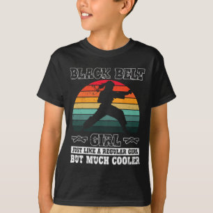 ブラックベルトガール空手ブラックベルトプロモーションブラック Tシャツ