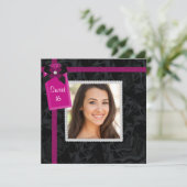 ブラックホットピンク写真甘い16誕生日パーティー 招待状 (スタンド正面)