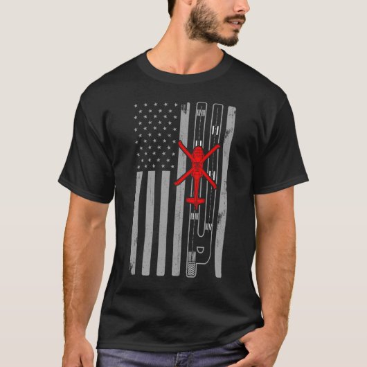 ブラックホーク軍隊ヘリコプターアメリカ国旗の滑走路 Tシャツ (正面)