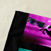 ブラックホースパープル、ブルー、ティール（緑がかった色）、ゴールデンスカイ&ウォーター ビーチタオル (インサイチュ)