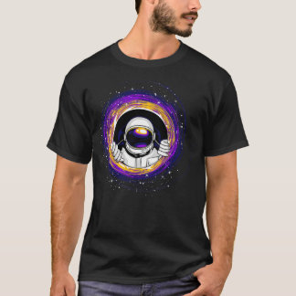ブラックホールから眺める宇宙飛行士 Tシャツ