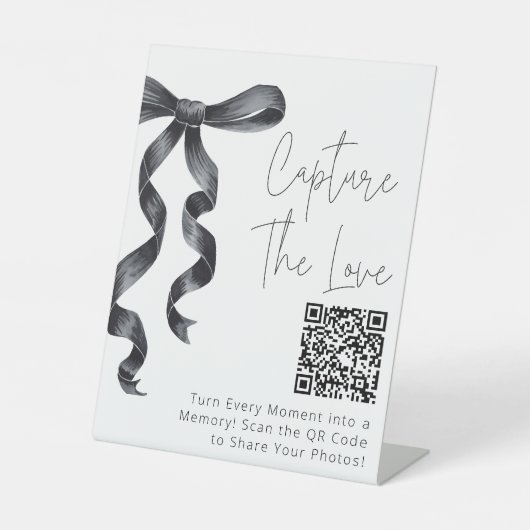 ブラックボウが愛のハッシュタグをキャプチャ 台座サイン (正面)