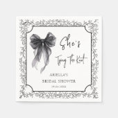 ブラックボウ彼女は結び目のブライダルシャワー スタンダードカクテルナプキン (正面)