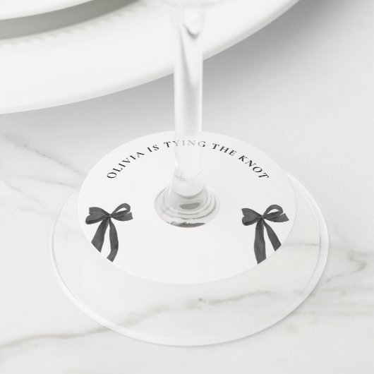 ブラックボウ彼女は結び目のブライダルシャワー ワイングラスタグ (クローズアップ)