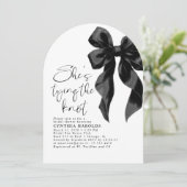 ブラックボウ結び目のブライダルシャワー写真 招待状 (スタンド正面)