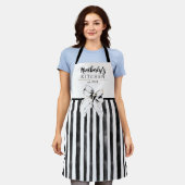 ブラックボウ ブラックアンドホワイト ストライプ ふしぎな名前 エプロン (着用した状態)