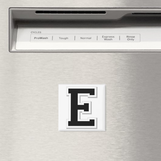 ブラックマグネットにイニシャル文字Eを綴る マグネット (インサイチュ (食洗機))
