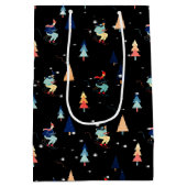 ブラックミディアムギフトの雪片のクリスマススキーヤー ミディアムペーパーバッグ (裏面)