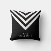 ブラックミニマリストファミリー名ホワイトシェブロン クッション (正面)