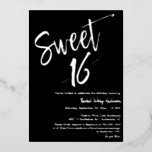ブラックミニマリスト甘い16thバースデーパーティーシルバー 箔招待状<br><div class="desc">その特別パーソナライズされたな誕生日の男の子または女の子のための豪華でシックでミニマリストの甘い16th誕生日パーティーイベント招待を作成！銀箔と黒い背景を持つ書広々と実在美しい書道の台本。自分のカスタマイズ文字で簡単にお好きなだけカスタマイズで、後ろのアナウンス招待状の裏の写真を交換できる。注意： 「Sweet -16 – 」のアートワークは編集できない。</div>