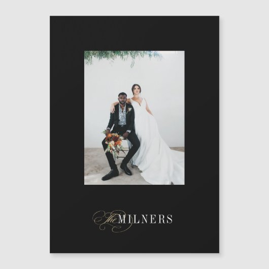 ブラックミニマルエレガントリストホリデーフォトマグネットカード マグネット招待状 (正面)