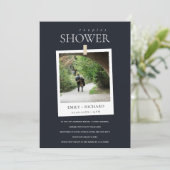 ブラックミニマルカスタムフォトカップルのシャワー招待状 サンキューカード (スタンド正面)