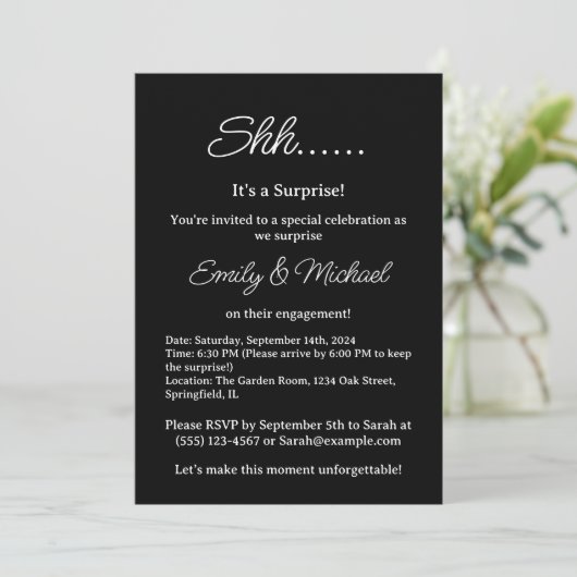 ブラックミニマルサプライズ婚約パーティ 招待状 (スタンド正面)