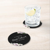 ブラックムーディーアネモネ & パープルフラワーブライダルシャワー ラウンドペーパーコースター (インサイチュ)