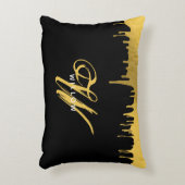 ブラックモダンおよび金ゴールドモノグラムヴィンテージスクリプト アクセントクッション (正面(垂直))