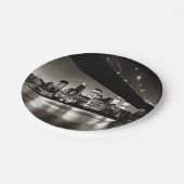 ブラックモダンとホワイトのニューヨークの夜 ペーパープレート (アングル)