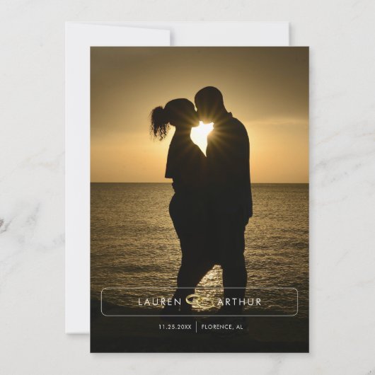 ブラックモダンシックミニマルフォト結婚ズ セーブザデート (裏面)