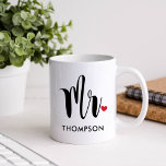 ブラックモダンスクリプパーソナライズされたト結婚氏 コーヒーマグカップ<br><div class="desc">コーヒカスタムーマグはブラックのスクリプモダントに可愛い赤いハートアクセントと名結婚した前を付ける。新郎新婦や新婚カップル、バレンタインデー与えの恋人に最適な贈り物！以下のショップやコレクションを訪れ、ミセス・マグがコーディネートする。</div>
