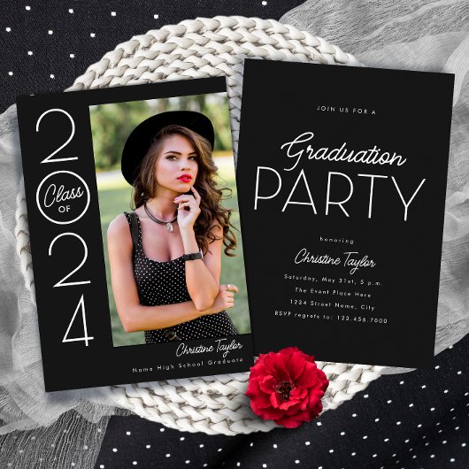 ブラックモダンタイポグラフィ写真卒業パーティー 招待状