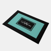 ブラックモダンティール（緑がかった色）ファミリーモノグラパーソナライズされたム ドアマット (アングル)