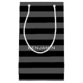 ブラックラグビーとグレーラグビーストライプ名前をカスタムする スモールペーパーバッグ (正面)