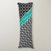 ブラックラティス/シェブロンパターンティール（緑がかった色）名 ボディピロー (正面縦)