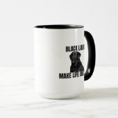 ブラックラブの存在は生活を豊かにしてくれる – マグカップ (正面右)
